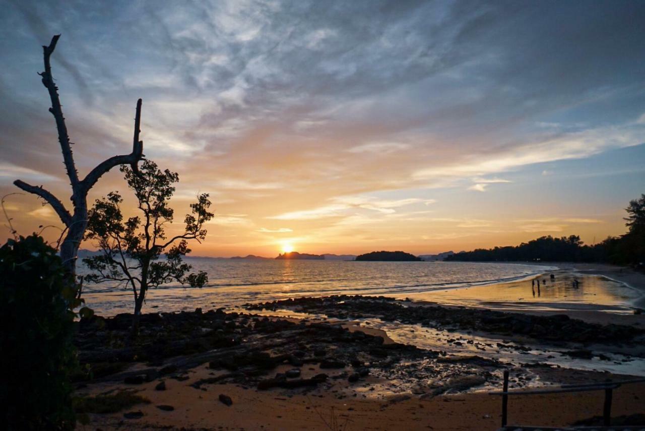 Khunsuek Muaythai Hostel Ao Nang Bagian luar foto